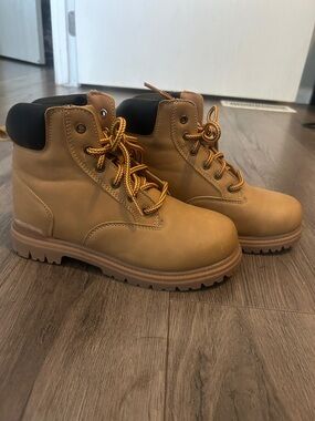Classic Wheat Work Boots - Tan Lace-Up Ankles size 3 big boy